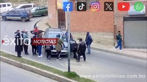 104K views · 2.6K reactions | #ÉxitoNoticias #Ahora #LaPaz Bloqueo de chóferes en la zona Alto Llojeta, en la Av. Max Fernández, altura C. Raul Salmón. Uno de los vehículos que se estaba posicionando para bloquear choco contra un poste de luz. | Éxito Noticias Bolivia | Facebook