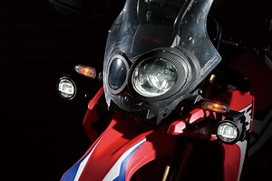 【動画あり】CRF250RALLYのヘッドライトが暗い？　それなら加工不要のフォグランプキットを付ければ解決します！ - webオートバイ