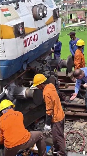 HOWRAH-BURDWAN LINE AFFECTED 🚆​#Shorts #YouTubeShorts #ViralNews #TrendingShorts #NewsUpdate