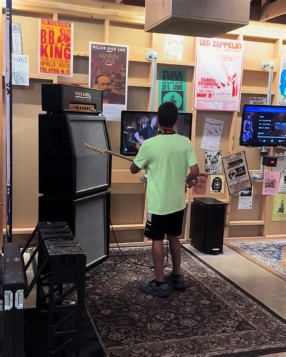 #guitar#guitarlesson#museum#rocknrollmuseum