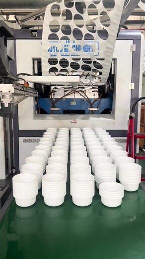 This machine can produce vacuum formed products such as bowls, plastic cups, lunch boxes, etc #machine #thermoforming #packagingmachine #plasticcup