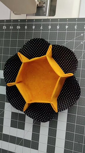 DIY Fabric Organizer - Easy Sewing Project for Beginners #sewingfacebook #diycheng #sewingtricks #easysewing #sewingtipsandtricks #sewingtutorial #handmadewithlove #drawstringbag #drawstringpouch #sustainable #diycrafts #diy #sew #sewist #sewinglove #sewing | DIY Cheng