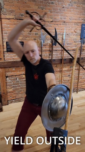 Sword & Buckler Mini-Lesson: Gaining & Yielding In this exercise I use an oppositional cut to force an opponent’s weapon aside, and then demonstrate how to yield should the opponent succeed in parrying. Note: when you yield with the sword, transfer control to the buckler. Swordplay lessons from beginner to advanced: www.duello.tv Sign-up for weekly training inspiration at: www.pathofthesword.com Music: Yoru - Give it to me #swordplay #sidesword #swordandbuckler #swordfighting #ItalianMartialArts