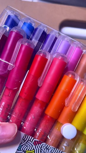 Creative Frog Artwork Using Acrylic Paint Markers