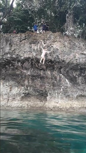 Fearless Young Girl’s INSANE Cliff Jump at Samal Island!