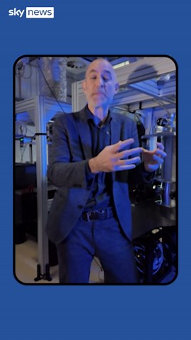 How does a quantum computer work?