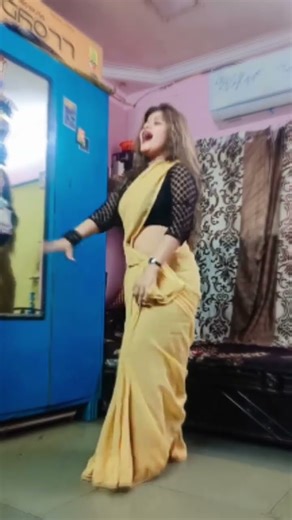 Loye Loye Loye Aaja Aaja Mahi hindi songs #bollywood #umayadav #shorts #youtubeshorts