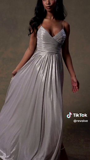 shimmer shine in this stunning metallic silver evening dress from retrofete🤍 fit for a night of elegance glamour 💋 #revolve #eveninggown #partydress #weddingguestdress #revolvedresses #promdress