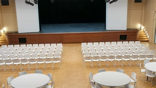 EN IMAGES. À la découverte de la salle des fêtes flambant neuve de Beaumont-le-Roger