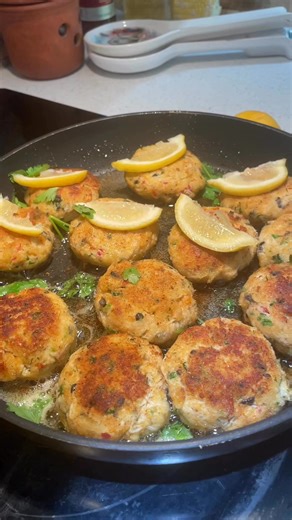 Labor Day is a federal holiday on the first Monday of September every year. It has its roots in the American labor movement. The Labor Day weekend also serves as the unofficial end of summer and signals cooks to their barbecues and prepare their meal of the outdoor season. The traditional array of barbecued chicken, burgers, hot dogs, potato and macaroni salads and corn on the cob are great barbecue fare. The best ingredient of all for a successful barbecue, of course, is people. Across the coun