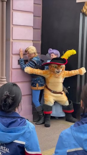 Puss in Boots PLAYING with Prince Charming and Fairy Godmother in Universal Studios! FUNNY Shrek Characters #universalstudios #shrek #pussinboots