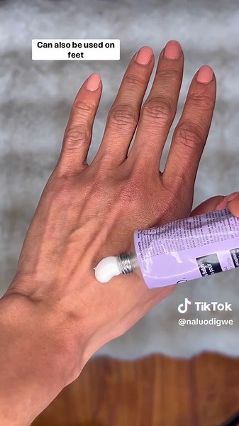 Testing out @Aesop new hand balms and these two are my must haves #aesop #aesophandbalm #christmasgiftideas #aromatherapy #patchouli #aesopskincare