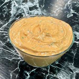 277K views · 7.9K reactions | Voici comment préparer la célèbre SAUCE ALGÉRIENNE ‍ Ingrédients : Mayonnaise : 300ml d’huile 1 œuf 1 c.à.s de jus de citron 1 c.à.s de moutarde de dijon 1/2 c.à.c de sel Une pincée de poivre 1 oignon rouge Coriandre 1 c.à.s de concentré de tomate 1 c.à.c d’harissa 1 c.à.c de vinaigre blanc 1/2 c.à.c de cumin 1 c.à.c de paprika 1/2 c.à.c de sucre | Deli Cuisine | Facebook