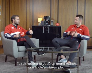 100K views · 45 reactions | Vous vous demandez ce qui se passe dans le bus de l’équipe de Manchester United sur la route vers le stade Old Trafford ? Les Reds en parlent autour d’un café. ☕ #MUFC #ManUtd | Melitta France | Facebook