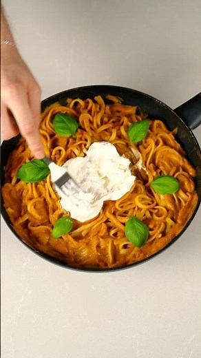 Kremowy makaron w sosie dyniowym 🍝 #dynia #jesień #makaron #obiad #przepisy #fitprzepisy #wiemcojem
