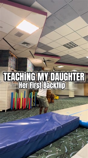 Teaching my daughter her very first backflip! 🤸‍♀️✨ Watching her take this leap of courage and confidence is truly inspiring. In this video, we go step by step, focusing on safety, technique, and building trust in your own abilities. . #BackflipWithKids #ParentAndChildTraining #LearningNewSkills #capoeirakarkara