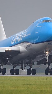 747 Touchdown! ✈️🔊💙 | Airliners Live