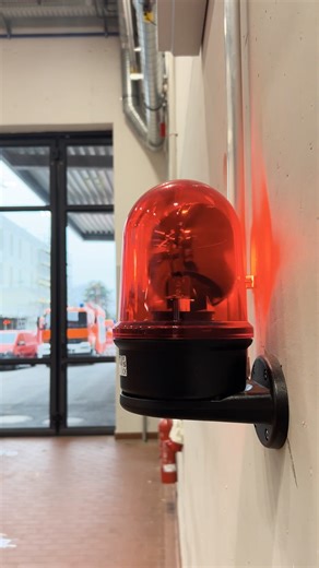 Feuerwehr Freiburg on Instagram: "Die Zeit wird knapp: ⏰ Nicht jede*r hat es geschafft, alle Geschenke 🎁 rechtzeitig zu besorgen. In letzter Sekunde werden die Weihnachtselfen der Feuerwehr Freiburg alarmiert, um Weihnachten zu retten.🎄 Der Film „Geschenkeeinsatz“ In den Hauptrollen: Die Weihnachtselfen; Marlen, Yannik, Mische, Julian, Frank, Sebastian und Richard unser pensionierter Weihnachtsmann so wie Flo als Elf und neuer Star Regisseur - Sebastian Kamera - Schnitt Caro und Felix #feuerwe