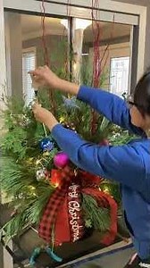 How to Make This Eye-Catching Planter with Magenta + Blue Details ?