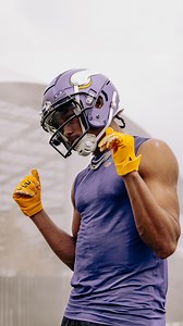 On and off the field, #TeamOakley are showing up to steal the spotlight. Just 4 more days until the 2024 NFL season kicks off and we’re pumped. What about you? #MoveTheGameForward | Oakley