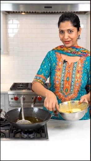 💥golden-brown potato pakoras #mini #love #shortvideo