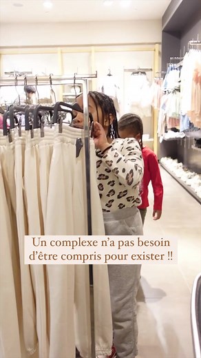En cette journée de la femme, avec mon mari nous avons offert une journée shopping à Naomy, pour lui montrer qu’elle a le droit de ne pas se sentir bien cela dit nous l’écoutons et sommes prêts à l’accompagner, à l’aider et trouver une solution pour son bien-être 🥰. —— J’espère que vous avez passé une excellente journée en ce 8 mars. Bisous #maviedemaman #parentalitepositive