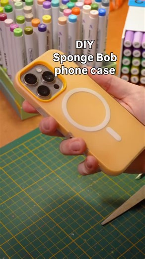 DIY custom Sponge Bob phone case with acrylic markers! The result is so cool!!! #art #tutorial #diy #custom #acrylic | Marcin.sketches