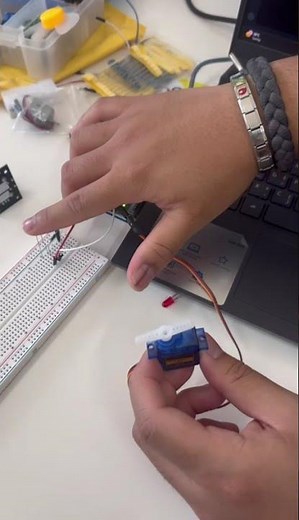 Light Sensor Servo Motor (Arduino Kit)