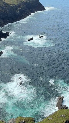 What do you think is better the cliffs of Kerry or the ￼cliffs of Moher? Please comment?