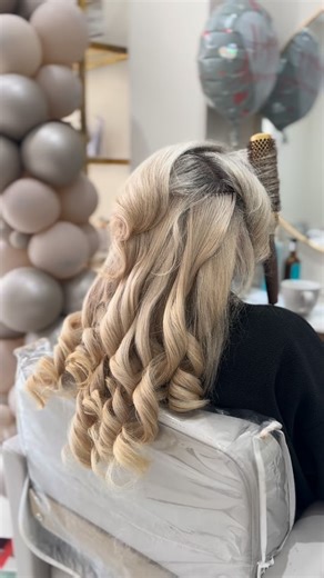 Heidi Mattock LEICESTER HAIRDRESSER & EXTENSIONIST on Instagram: "Happy Tuesday 💋"