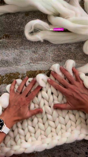 8.2K views · 71 reactions | Ready for winter crafts? ☺️ I will teach you, how to crochet chunky wool blanket with step by step tutorial 臨 Easy and quick to make - perfect fancy final look 殺 make it for your home or as a gift for someone special ❤️ #chunkyblanket #handknitting #howtoknit #knitting #knittinglove #blanket #blankettutorial | Monomey Studio | Facebook