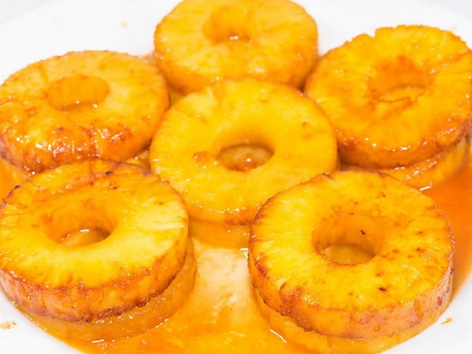 Ananas rôti caramélisé à la cassonade