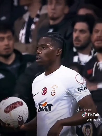 Derrick Köhn: Galatasaray'ın En İyi Sol Bek Performansı
