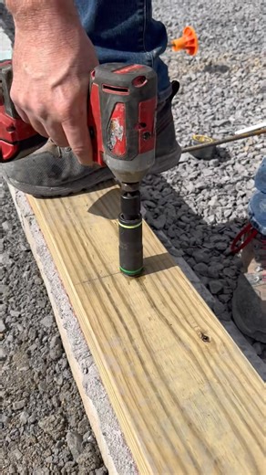 Here’s how to frame a wall off a concrete foundation #build #framing #howto #construction #diy #contractor | Kadebreak Scrap