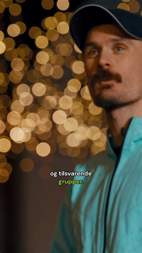 Når selveste Henrik Ingebrigtsen dukker opp på trening 😮‍🔥 Overraskelse hos Solsiå Running Club med oppvarming, gode råd og noen ekstra raske steg i løypa. Henrik delte også litt Runfest-stemning og håper å se dem alle i løypa i oktober 2026 🏃‍♀️🏃‍♂️ Er du med i en løpegruppe? 👇 Nevn navn sted i kommentarfeltet så flere kan finne dere. Eller kanskje dette er tegnet til å starte en løpegruppe der du bor? Vi heier på fellesskap, løpeglede og lave skuldre – uansett nivå 💚 | Runfest Norway