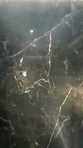 Μαύρο μάρμαρο 🖤 και χειροποίητη κομψότητα σε έναν νιπτήρα από πλακάκι!