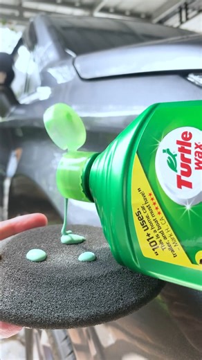 Lindungi mobil kalian dari hujan dengan tangguhnga formulasi dari Turtle Wax Super Hard Shell Liquid Wax! Dengan formula “Super Hard Shell” dengan mudah memberi kilau dan menjaga permukaan clear coat mobil dengan daya tahan berbulan-bulan!!! Langsung klik link di bio sekarang juga. #turtlewax #turtlewaxindonesia #infootomotif #tipsotomotif #perawatanmobil #superhardshell #waxmobil #wax | Turtle Wax