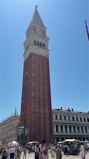 Walking through Venice. #venice #solotravel #travel
