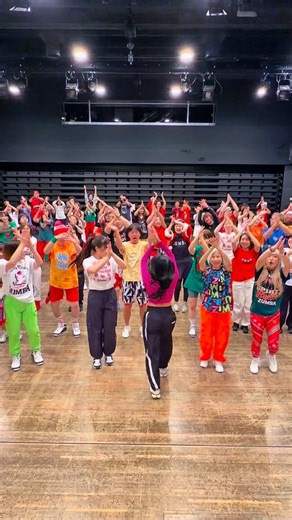 𝐌𝐢𝐳𝐮𝐤𝐢 Zumba on Instagram: "Turn up the music 🔊 Classic reggaeton never gets old 🔥 Gasolina still hits DIFFERENT ⛽️💥☄️ . 🎧: Gasolina (Zumba Remix) by @daddyyankee 🧠: @mo_jo_bromo 📸: @toshi_mzd . #Zumba #GasolinaRemix #ZumbaJapan"