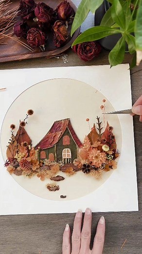 Red and green for lightning protection? Fallen Leaves Handmade transforms this 'deadly color scheme' into a top-notch autumn look | Art, Crafts and Journals