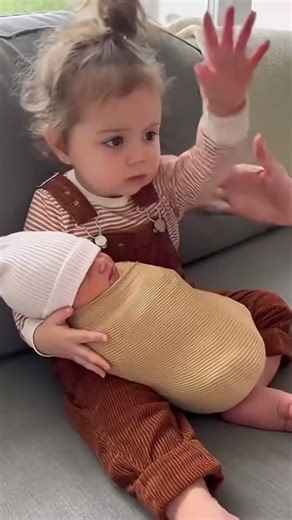 "Because She's MINE" 😭 The Sweetest Big Sister Moment Ever ❤️ #shorts