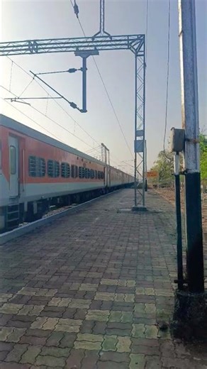 Rajkot Express ki raftar dekhiye! 😱🔥 22718 in action. #TrainLovers #IndianRailways