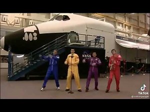 walking on the moon wiggles