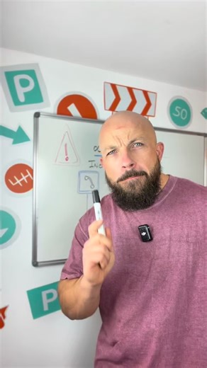 Dans cette vidéo, j’explique de manière simple et visuelle les panneaux d’indication du Code de la route. Ces panneaux bleus sont essentiels pour comprendre les informations données aux usagers : directions, voies réservées, zones particulières, services, et bien plus encore. À l’aide d’un tableau, je détaille leur forme, leur signification, les erreurs courantes des élèves, et la manière dont ils sont utilisés à l’examen du permis de conduire. L’objectif est de rendre leur compréhension plus in