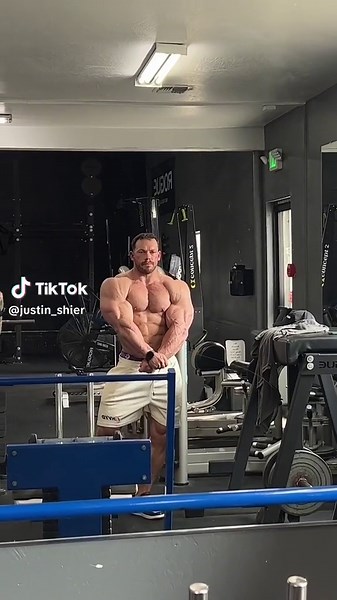 6 weeks to go! #gym #gymtok #bodybuilding #bodybuilder #fitness #fyp #fitnessmotivation #ifbbpro