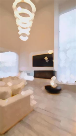 3 comments | Glamour starts with the details — and these stunning...