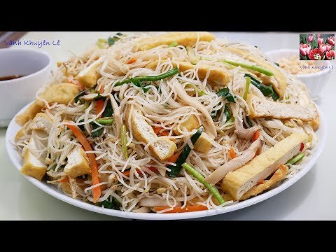 Revealing the secret to making delicious Vegetarian Stir-fried Rice Noodles, a family tradition o...