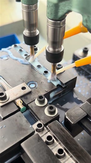 Servo Multi-Axis Fully Automatic Tapping Machine