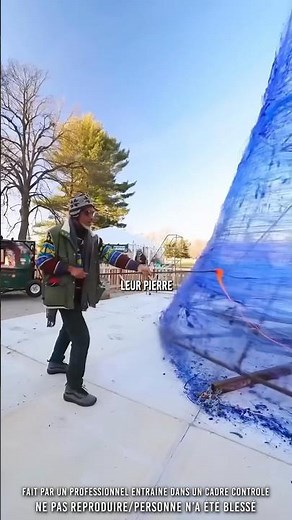 😳 The world's largest glass Christmas tree…