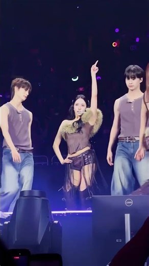 [4K] Twice fancam during world tour at Vancouver D2 | #twice #kpop